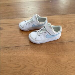 Nike Kids White and Light Blue Sneakers